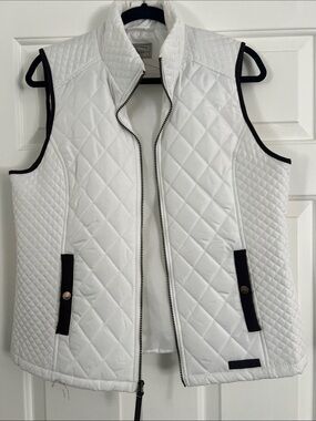 Bass White Quilted Sleeveless Vest with Black Trim